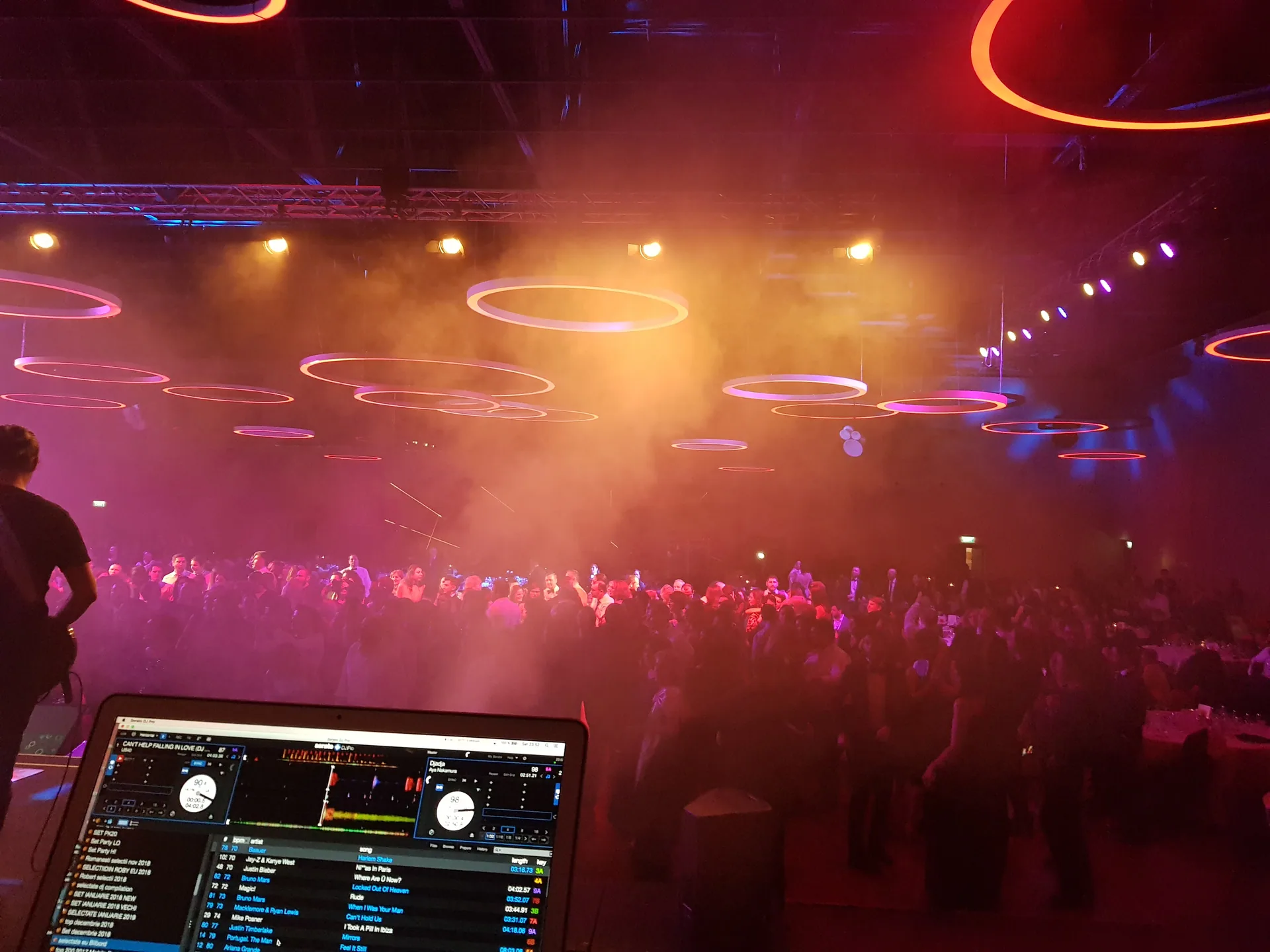 DJ Majorat București — setup profesional de sonorizare și lumini PartyDJ